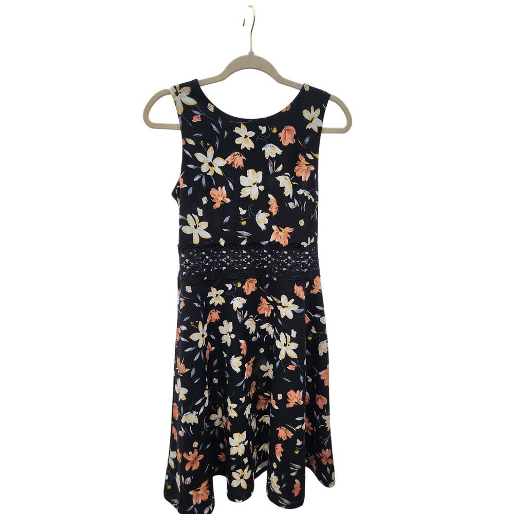 OWIN Size Medium Black Floral Crochet Waist Sleeveless Fit & Flare Dress